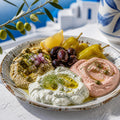 Pikilia met tzatziki, tirokafteri, auberginesalade en taramasalade – Kalispera Gyros